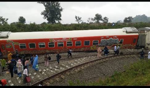 Breaking: Abuja-Kaduna Train Derails, Leaves Passengers Stranded