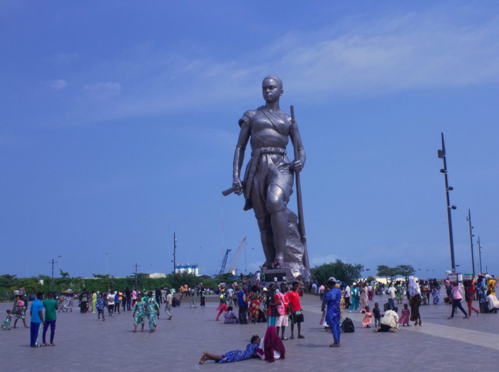 Amazon Statue 2025 Scaled 1