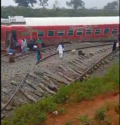 Fg Sets Up Committee To Probe Abuja-Kaduna Train Derailment