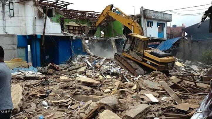 Lagos: Tears, Chaos As Bulldozers Storm Oworonshoki At Midnight, Demolish More Buildings