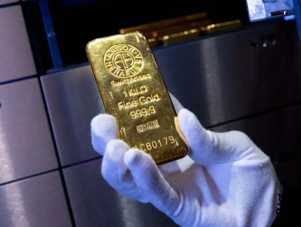 Gold Surges Past $4,000 As Etfs Record Strongest Quarter Ever