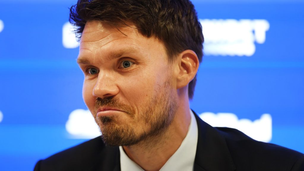 ‘Mistakes Made’ – Rangers Ceo Makes Admission As Rohl Appointed As New Manager