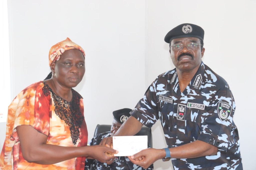 Police Present N48.9M Cheques To Families Of Deceased Officers In Niger