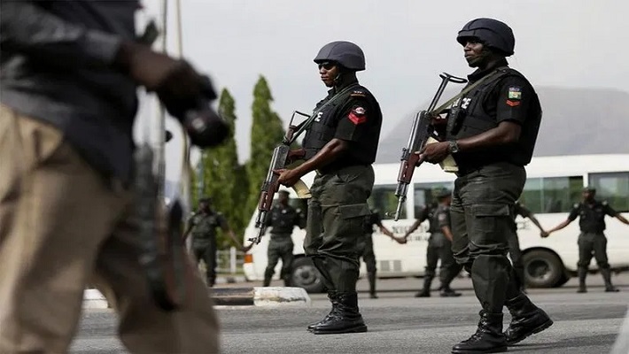 Police Arrest Six Suspected Armed Robbers In Oyo, Recover Items