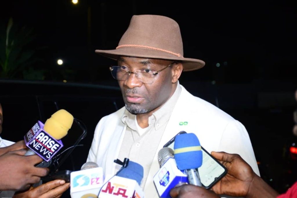 Kalu Receives Over 100 Pdp Defectors Into Apc In Abia