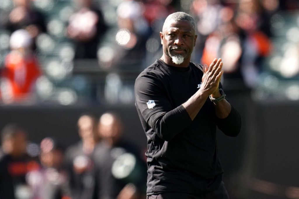 Jets Coach Aaron Glenn Refuses To Talk About Garrett Wilson’s Injury