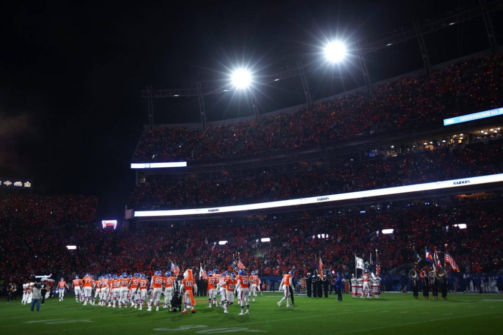 Nfl, Broncos Observe Moment Of Silence For Marshawn Kneeland, Tnf Crew Addresses Tragedy