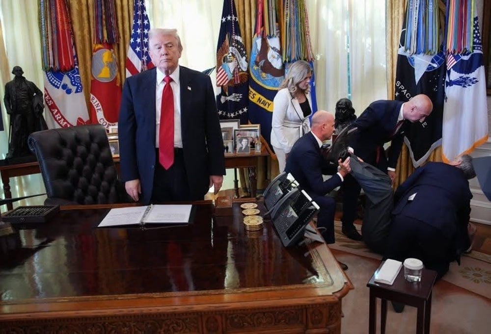 Video: Official Collapses During Trump’s Announcement At Oval Office