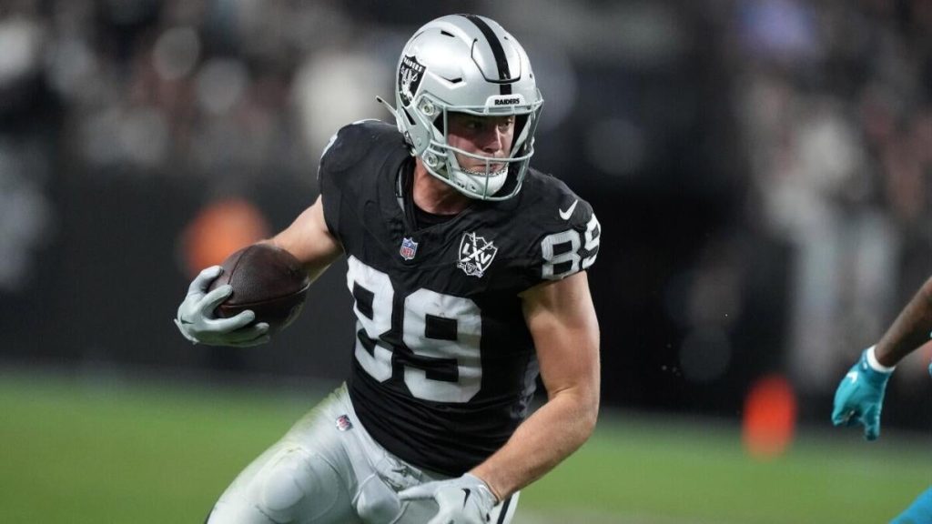 ‘Thursday Night Football’ Nfl Dfs Picks, Lineups For Broncos Vs. Raiders On Fanduel, Draftkings