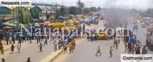 Car Thief Set Ablaze By Mob In Lagos
