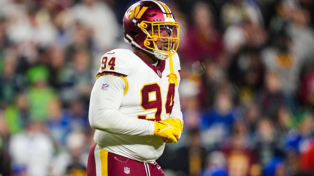 Commanders’ Daron Payne Ejected For Punching Lions Wr Amon-Ra St. Brown