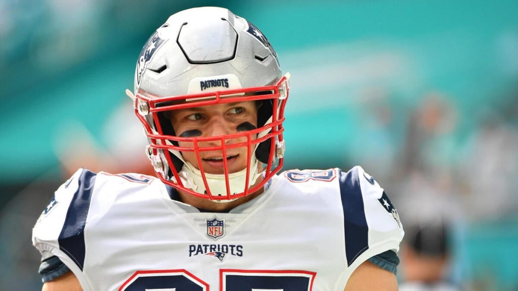 Rob Gronkoswki Retires: Patriots Icon To Sign One-Day Contract With New England