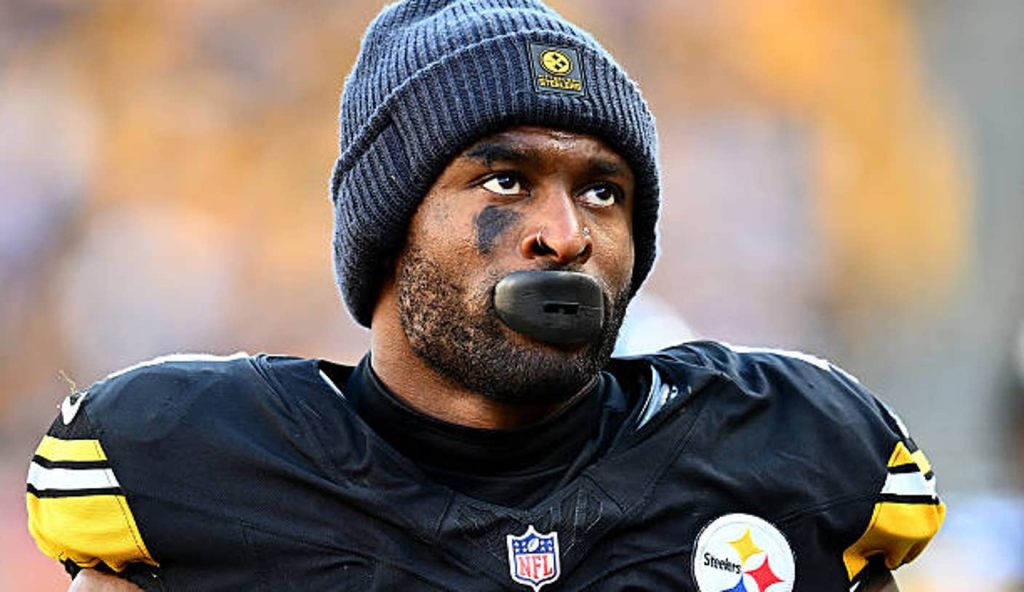 Pittsburgh Pennsylvania Dk Metcalf Of The Pittsburgh Steelers Looks On During The Game How To Watch Chargers Vs. Steelers: Time, Tv Channel And Live Stream