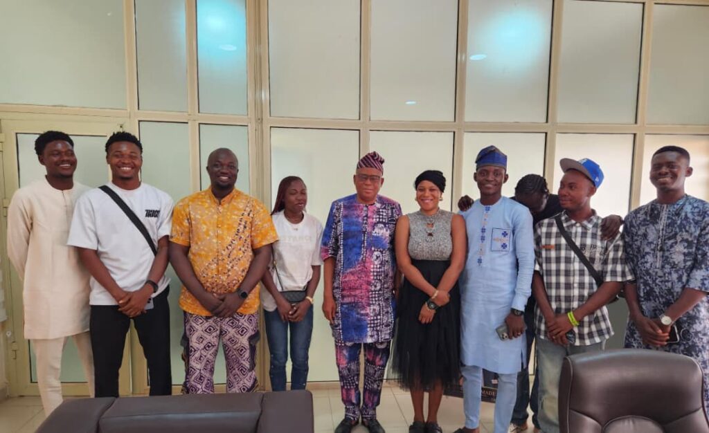 Abioduns Aide Abioduns Aide