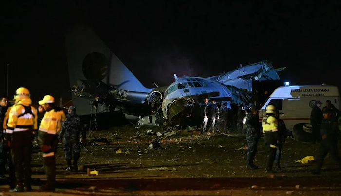 Bolivian Air Force C 130 Crashes In El Alto 15 Killed As Plane Transported Banknotes Bolivian Air Force C 130 Crashes In El Alto 15 Killed As Plane Transported Banknotes