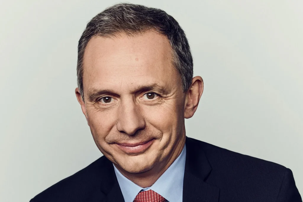 Enrique Lores Enrique Lores