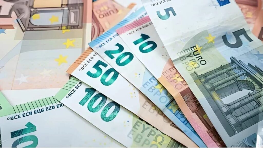 Non EU Countries use the Euro as an Official Currency Non EU Countries use the Euro as an Official Currency