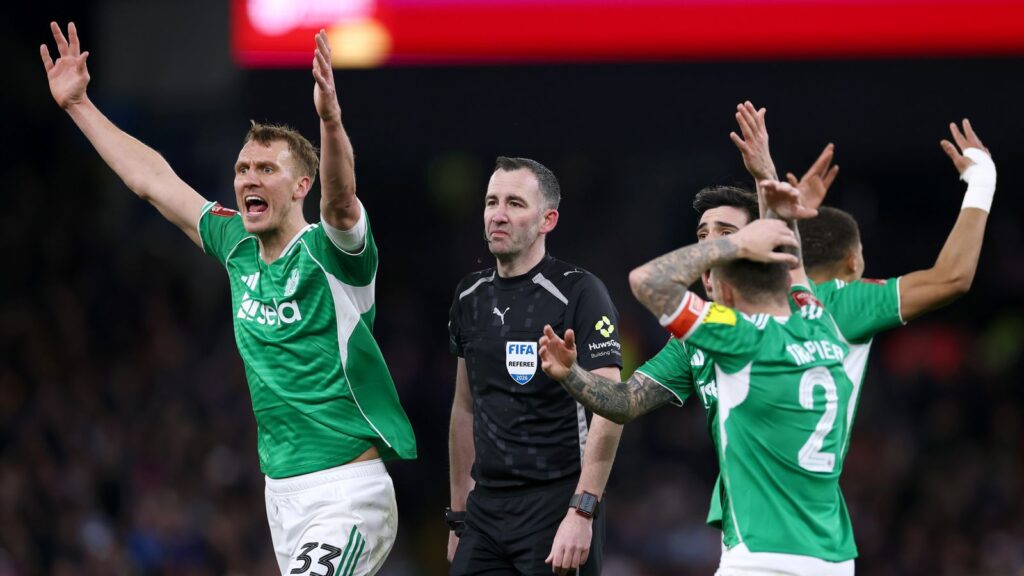 skysports referee chris kavanagh 7166418 skysports referee chris kavanagh 7166418