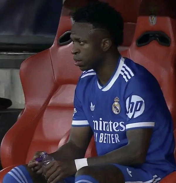vinicius jr went and sat on the bench after the incident and did not return for some time before the match resumed vinicius jr went and sat on the bench after the incident and did not return for some time before the match resumed