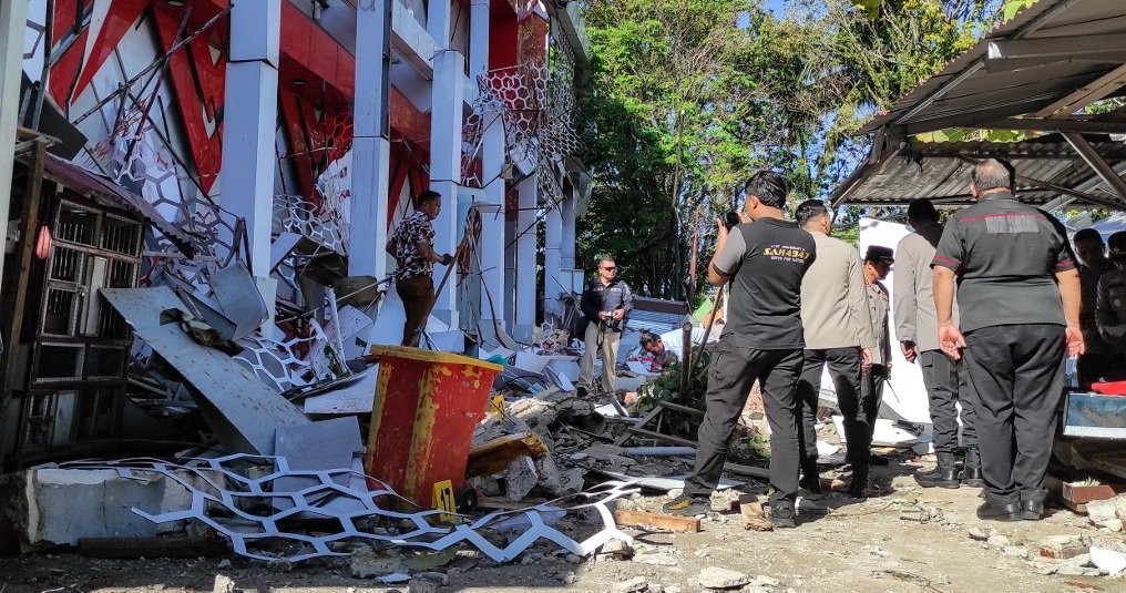 7.4 Magnitude Quake Hits Near Indonesia 1 7.4 Magnitude Quake Hits Near Indonesia 1