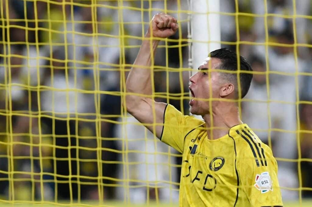 Crop 4161887 Crop 4161887